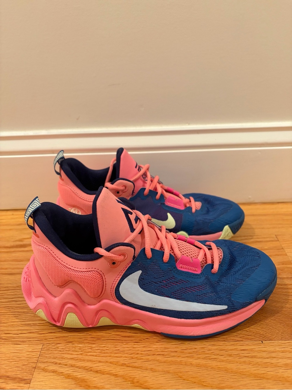 Kids Nike Giannis Immortality 2 Basketball or Volleyball Shoes